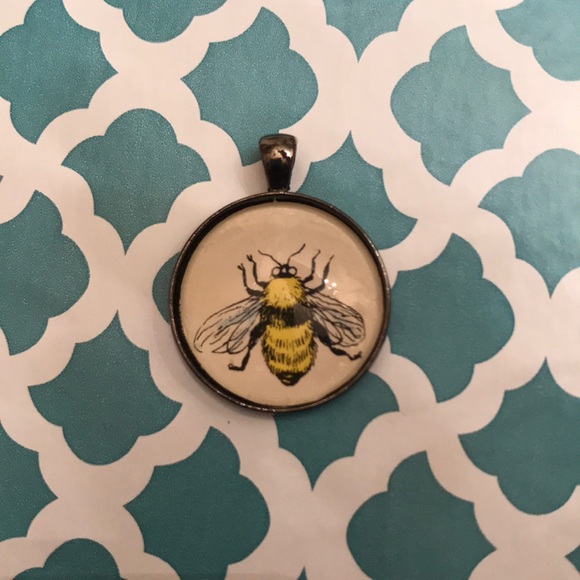 Bumble bee pendant - Picture 4 of 4